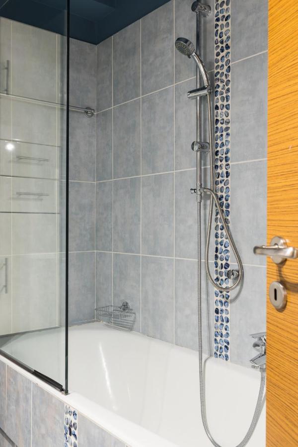 Athenian Stylish 2 Bdrm Apartment Luaran gambar